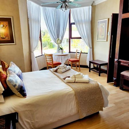The Wooden Leg Guesthouse Kleinmond Esterno foto
