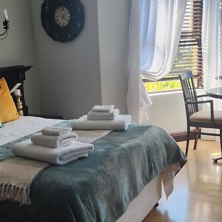 The Wooden Leg Guesthouse Kleinmond Esterno foto