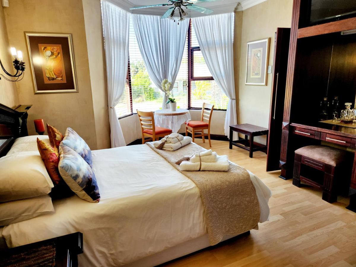 The Wooden Leg Guesthouse Kleinmond Esterno foto