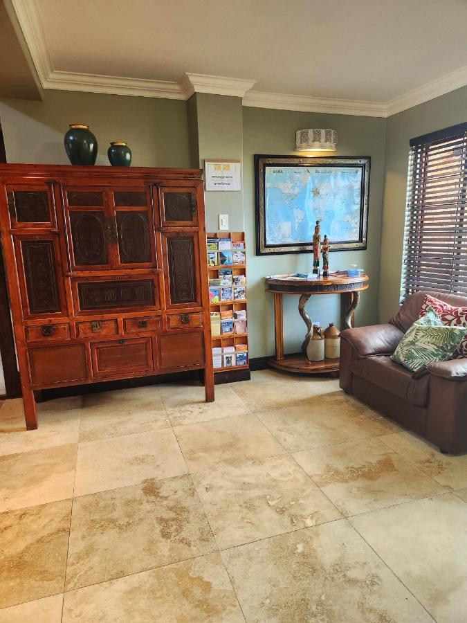 The Wooden Leg Guesthouse Kleinmond Esterno foto