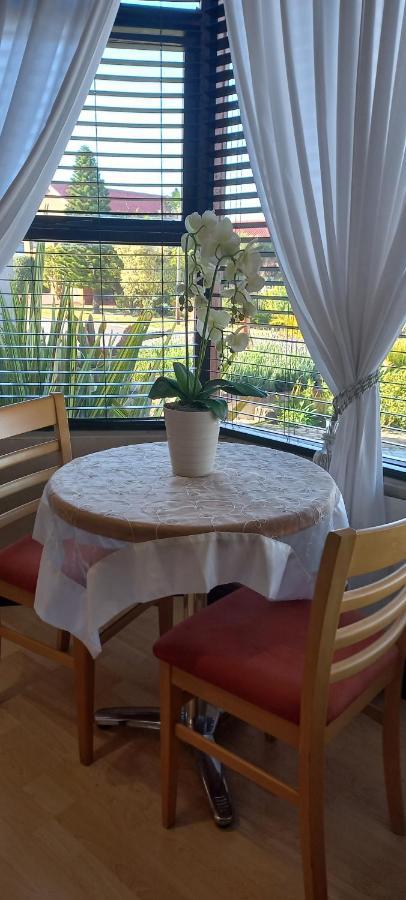 The Wooden Leg Guesthouse Kleinmond Esterno foto